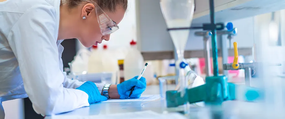 Peut-on travailler en laboratoire sans diplôme